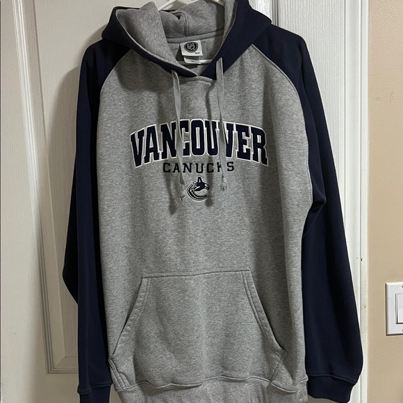 NHL Other - NHL Vancouver Canucks Gray and Black Hoodie